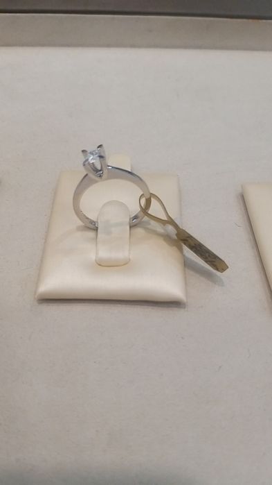 Inel de argint logodnă  cu piatra zwarovscki