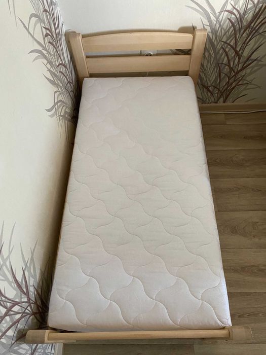 Детская кровать с матрасом