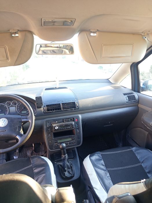 Vând Volkswagen Sharan