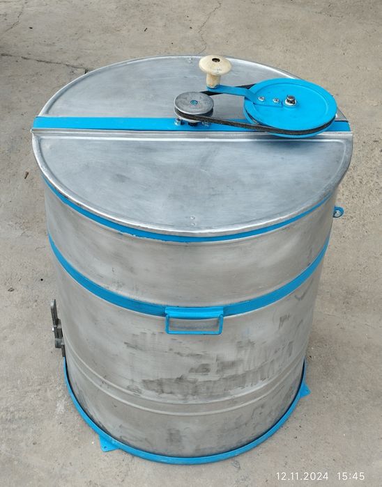 Медогонка. Трёх рамочная.