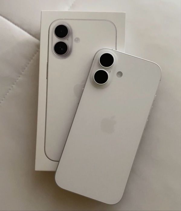 iPhone 17 e-SIM в белом цвете.