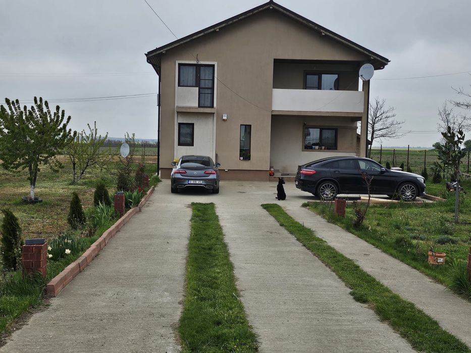 Casa P+1 prevazuta cu Spatiu Comercial DN3