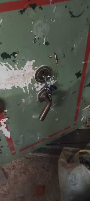 Продавам две каси