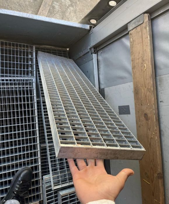 Trepte metalice zincate