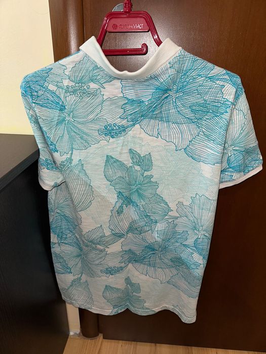 Синя тениска с яка