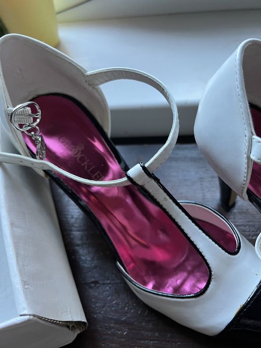 Нови обувки, ретро стил