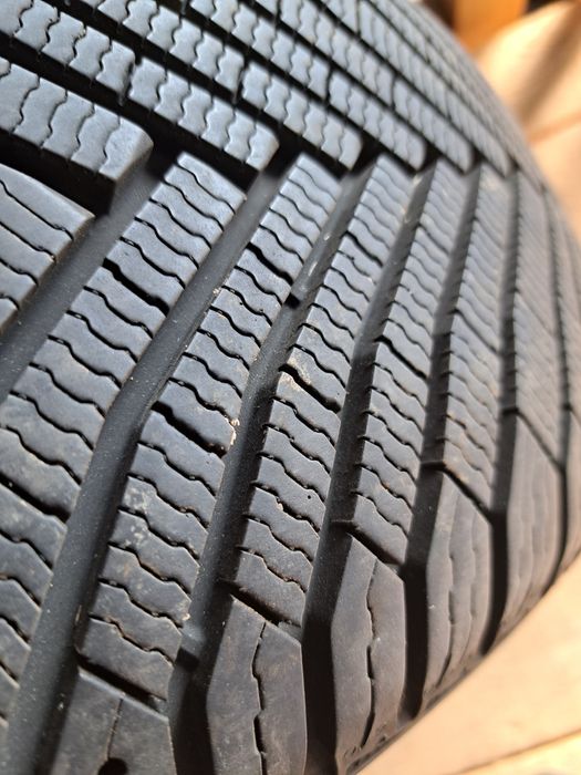 Anvelope desperecheate 225/65 R17 Michelin și Pirelli