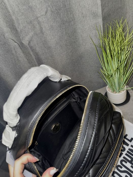 Чисто нова раница Love Moschino