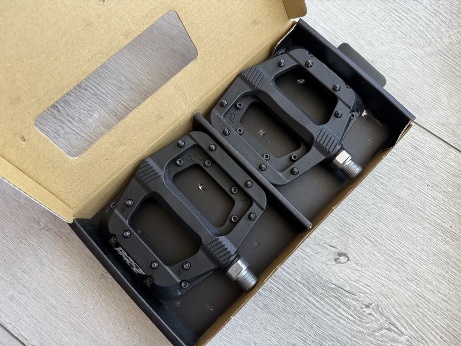 Вело части - CrankBrothers Nukeproof Race Dace Седалка Педали Колче