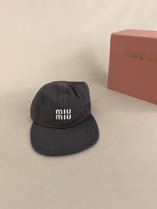 Стилни шапки MiuMiu