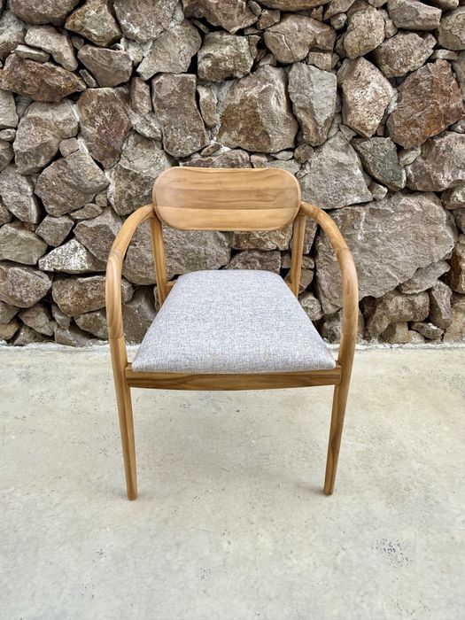 Стол от тиково дърво