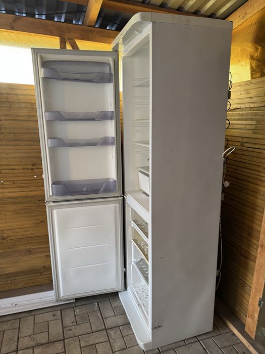 Продам 2 холодильника.