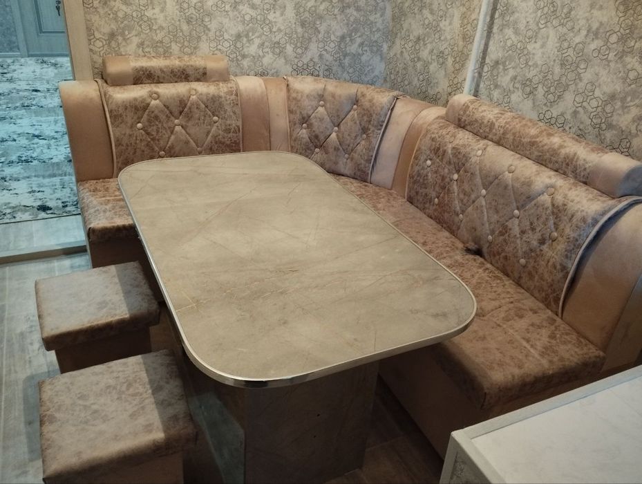 Срочно 2 хонали квартира сотилади. Жойи зур. Кора камиш 2/4 . 2-этаж.