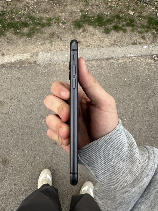 iPhone 11 black 64gb