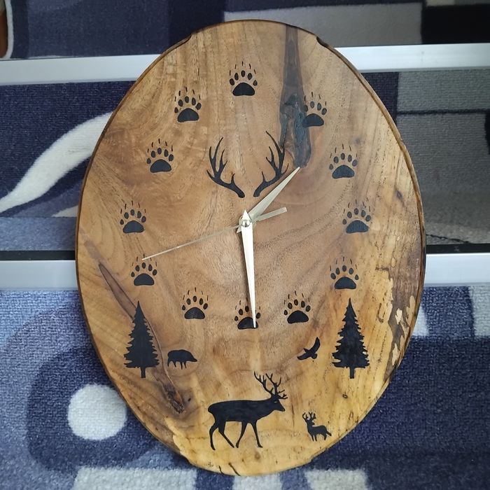 Стенен часовник от Орех