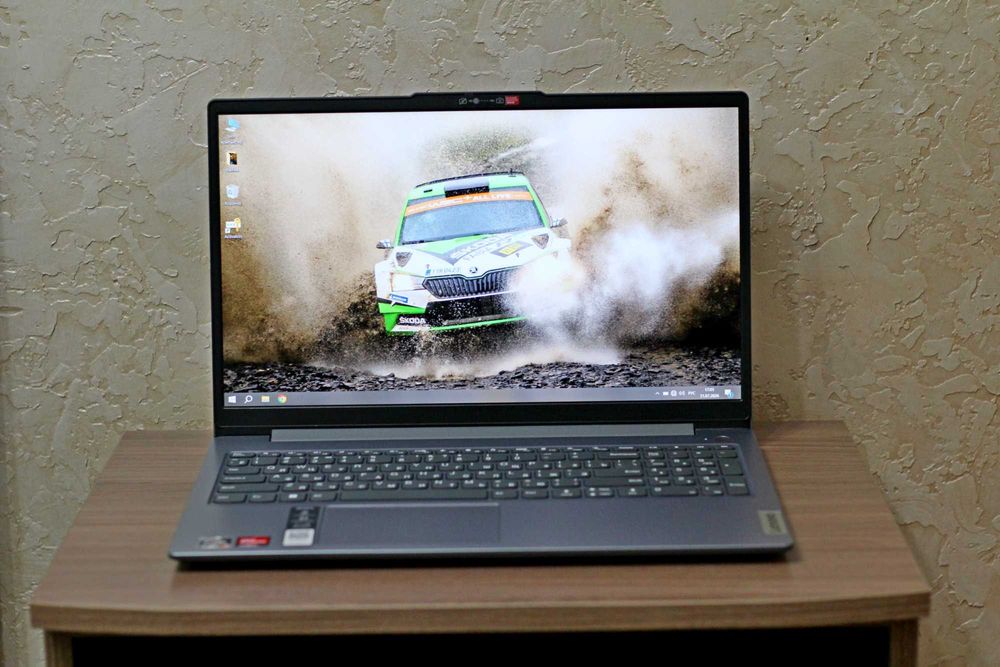 Lenovo ideapad Slim 3 /Ryzen 5-7520/8Gb Ram/512Gb ssd/