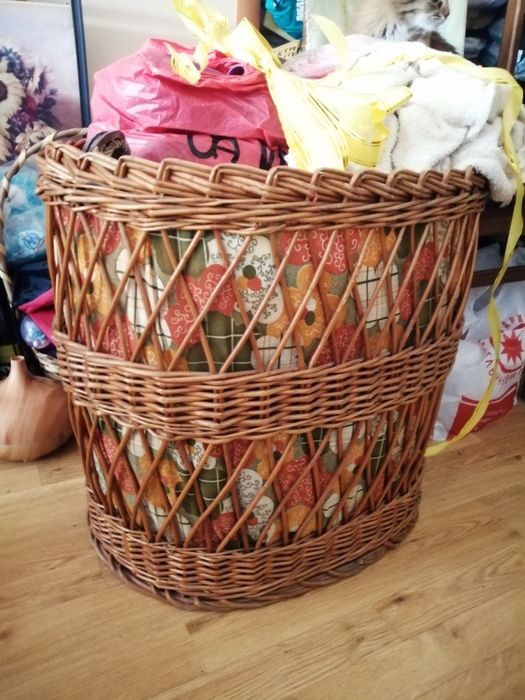 Кош за дрехи плетен