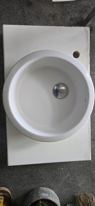 Vând lavoar pe blat cu Sifon de aluminiu