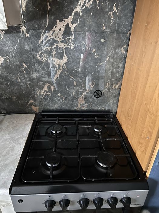 Продам газовую плиту