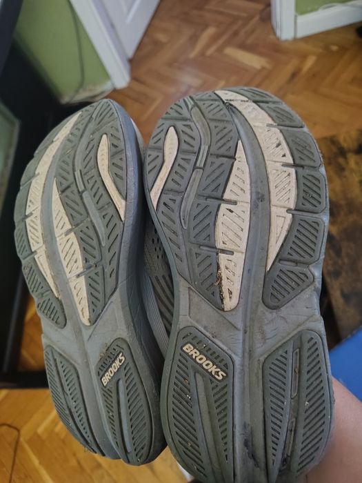 Маратонки за бягане Brooks 49