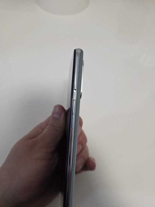 OnePlus 8T – 8GB RAM / 128GB – Liber la rețea – Stare foarte buna