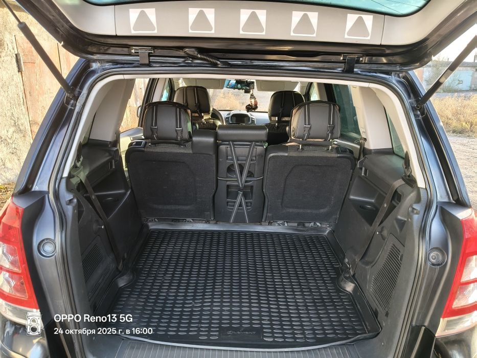 Opel Zafira B 2011 год 1.8