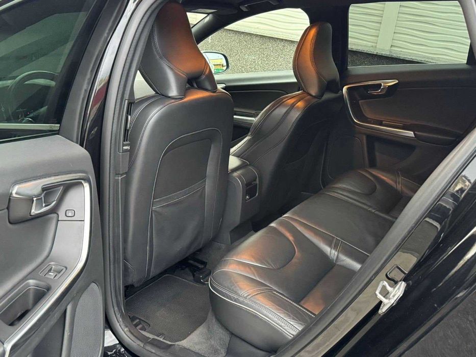 Vând Schimb Volvo V60 D6 Twin Engine Geartronic RDesign