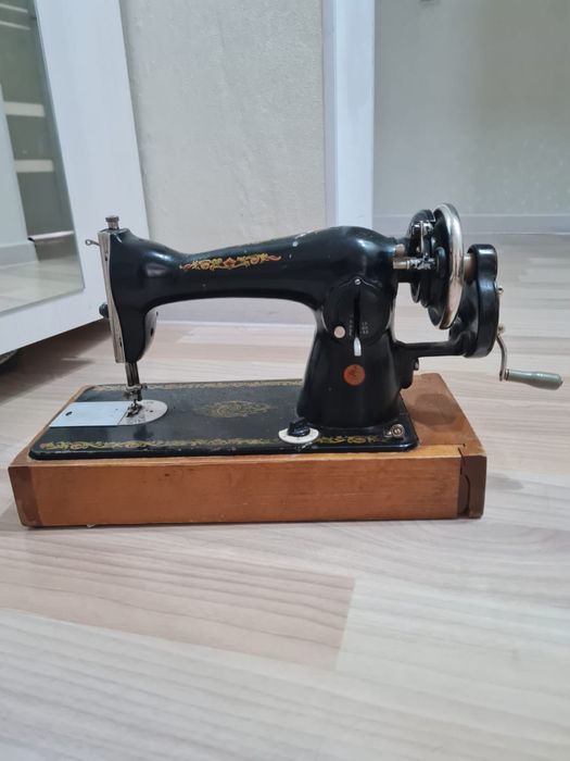 Продам швейную машинку