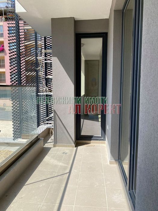 Продава се Двустаен апартамент в Варна, Възраждане 1 - 74 кв.м за 1419 €/кв.м - Снимка #4