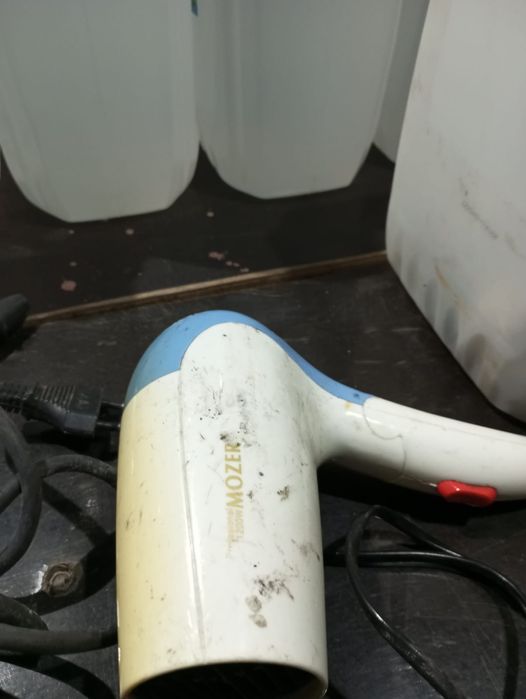 Фен рабочий, плойка продам.