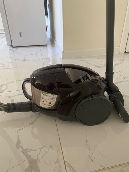 Пылесос LG 1600W