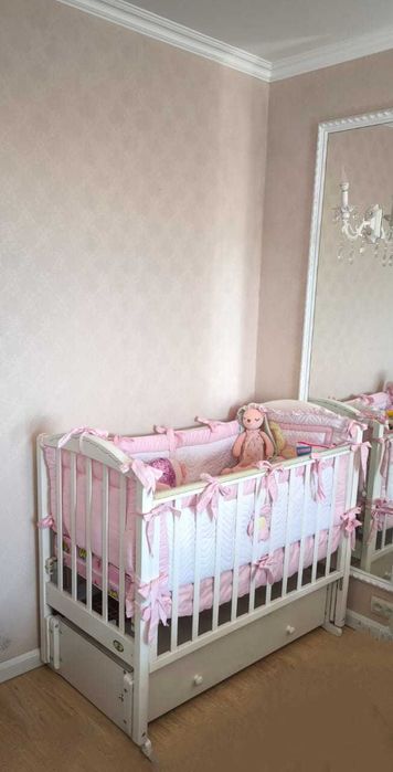 Кроватка детская белая