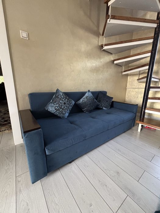 Продается диван в хорошем состоянии