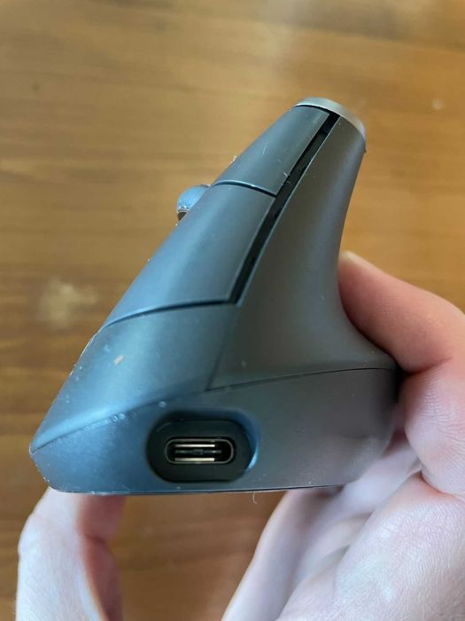 мишка Logitech MX Vertical, wireless, bluetooth, зареждане с USB-C