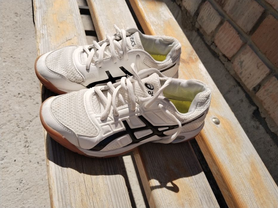 кроссовки asics для волейбола