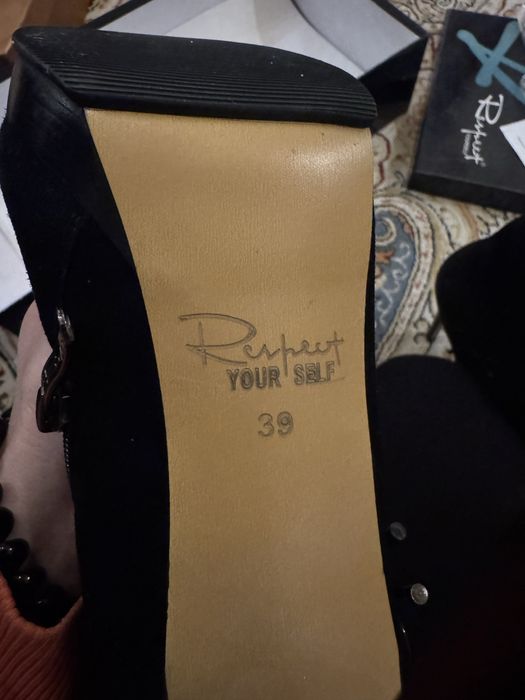 Сапоги от Respect почти новые.