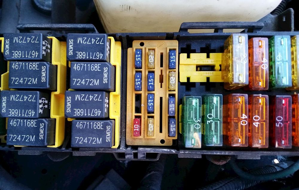 Relee și sigurante auto Releu Dacia Renault Opel VW  Skoda Audi Fiat