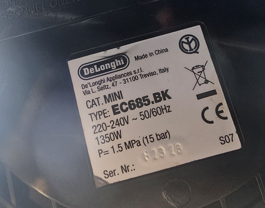 DeLonghi Dedica EC685.BK + мелачка Adler Europe