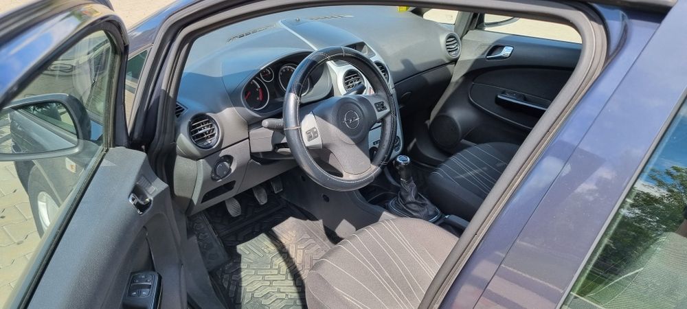 Opel Corsa 1.3 CDTI -2009-6 trepte-Clima