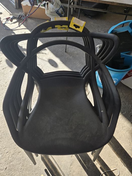 Столове за заведение чисто нови