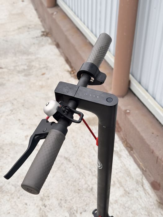 Продам электросамокат xiaomi