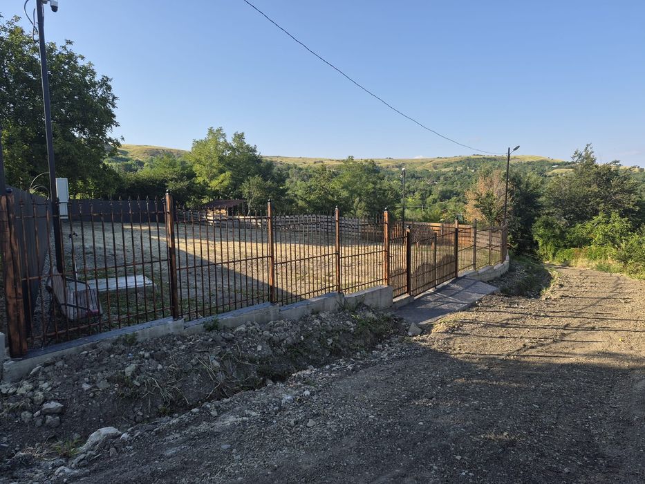Teren intravilan de vânzare