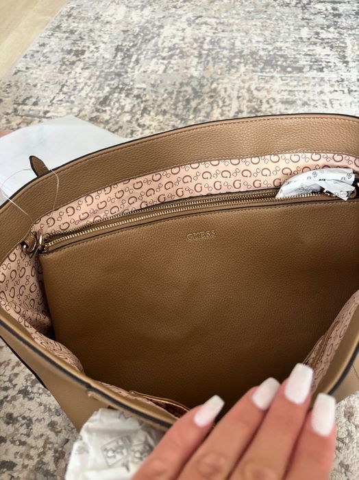 Дамска чанта Guess