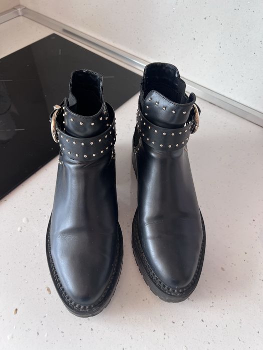 Боти Stradivarius със златни каишки