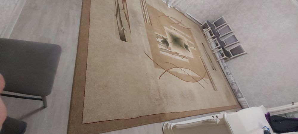 Срочно продам ковёр 4.0 на 5.0