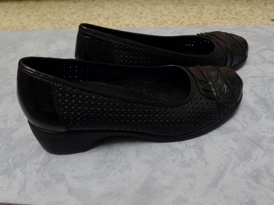 Продам женские туфли