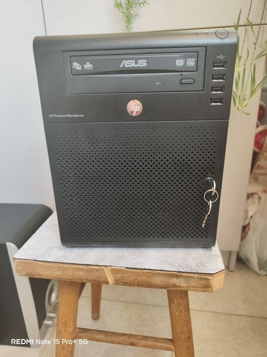 Микросървър HP Proliant