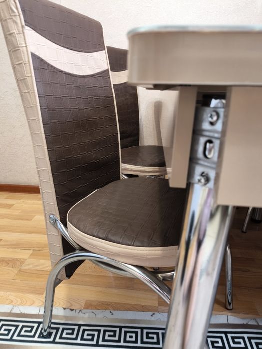 Кухонный стул со стульями