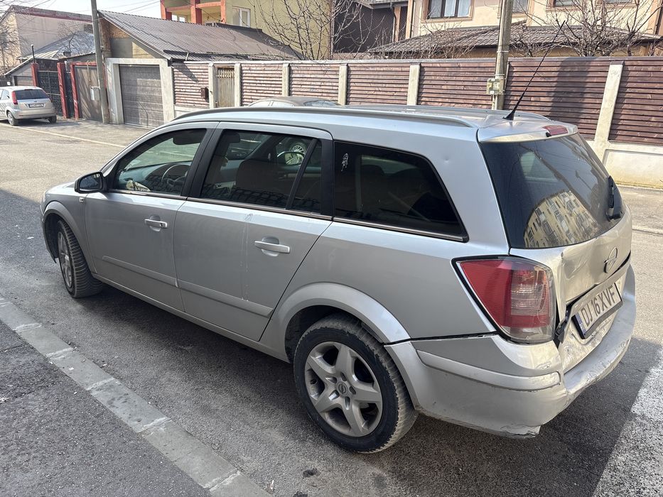 Opel astra h avariat  motor 1.7 cdti