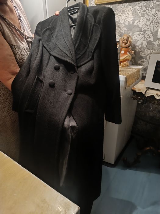 Пальто драповое продам срочно